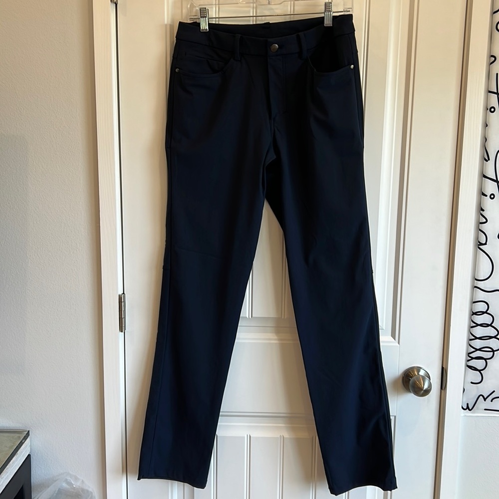 NWOT Men’s Lululemon pants.